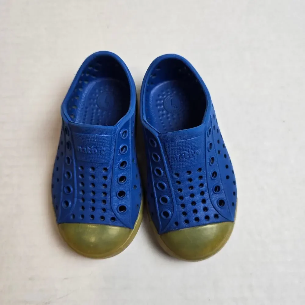 Native Jefferson Glow Blue Shoes Size C6 Slip On Water Shoes